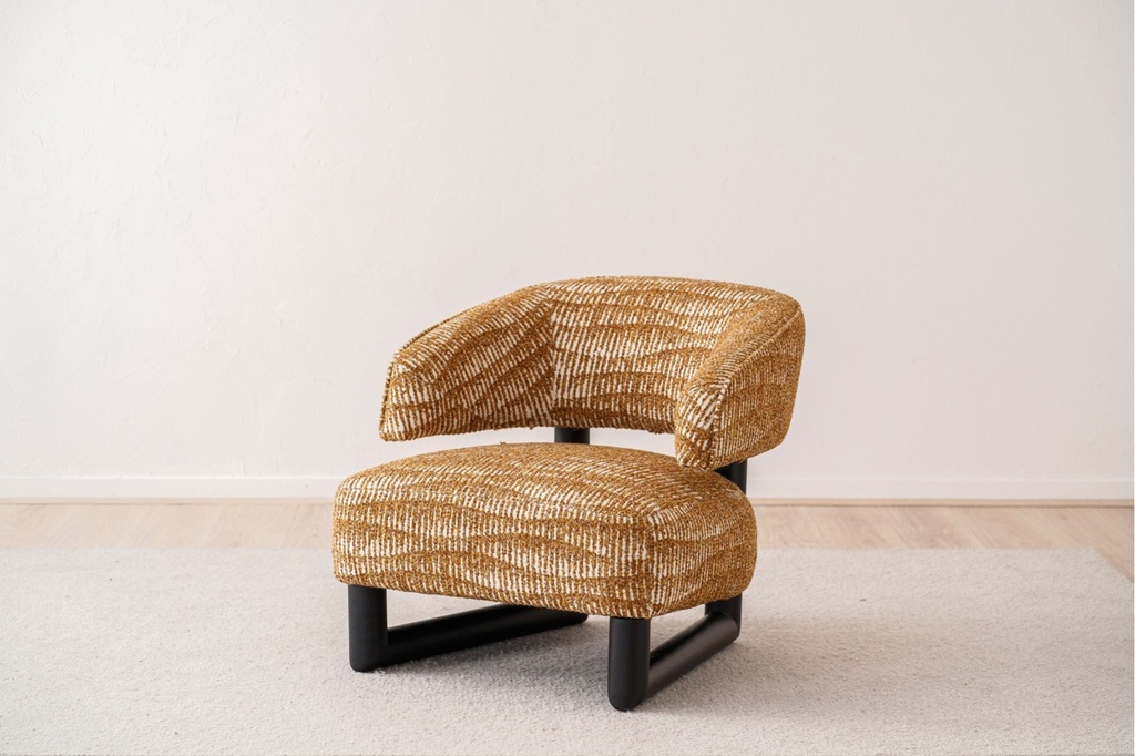 [34JB25120M] BUTACA NEO. ESTAMPADO OCRES Y MADERA